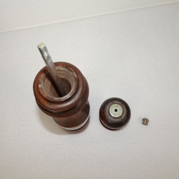 Woodcrest By Styson Wooden Salt Shaker Pepper Grinder 10 Inches MCM Vintage - Picture 14 of 16